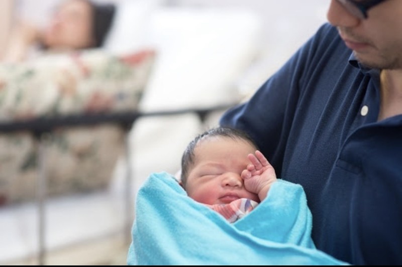 Đề xuất nam giới cũng được nghỉ thai sản 6 tháng: Người dân mừng, bảo hiểm xã hội lo