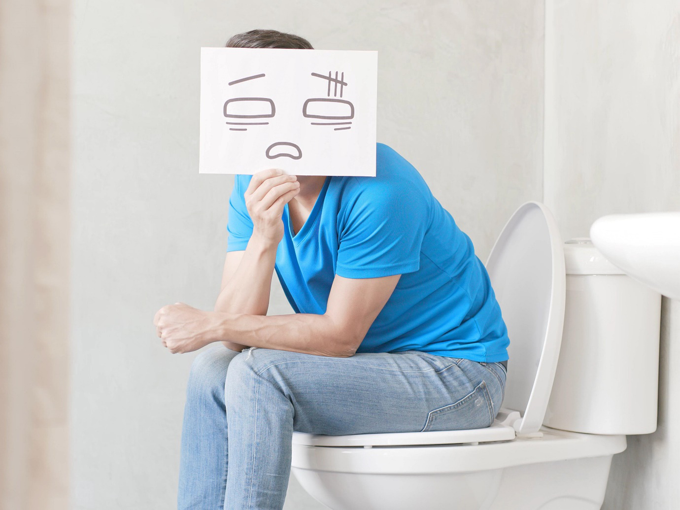 Những điều cần biết với bệnh nhân táo bón, trĩ Táo bón do bia rượu - nỗi khó chịu của cánh đàn ông