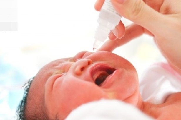 Hướng dẫn cách vệ sinh mắt an toàn và hiệu quả cho trẻ sơ sinh