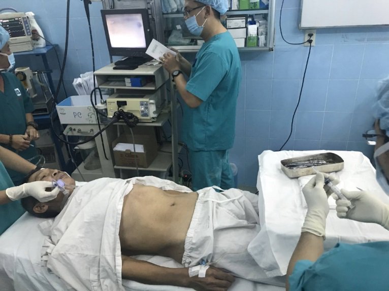 Cách mở thông dạ dày nuôi dưỡng bệnh nhân ung thư thực quản