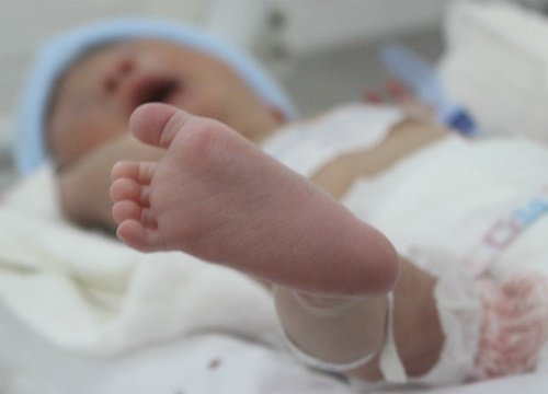 Triệu chứng và cách điều trị trẻ bị nhiễm trùng huyết