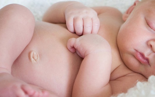 Các dấu hiệu và cách chăm sóc những bệnh lý về rốn cho trẻ sơ sinh