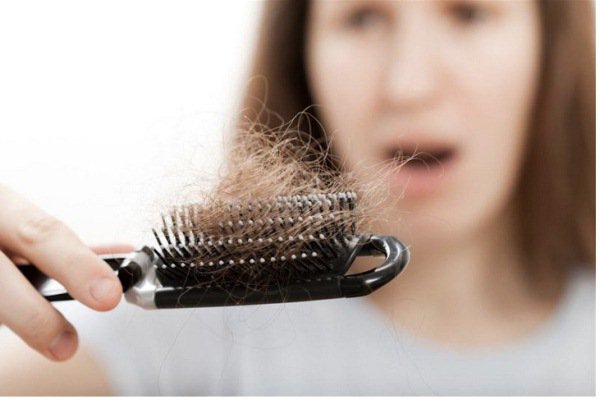 Rụng tóc do rối loạn nội tiết tố tiền mãn kinh Rụng tóc do rối loạn nội tiết tố tiền mãn kinh