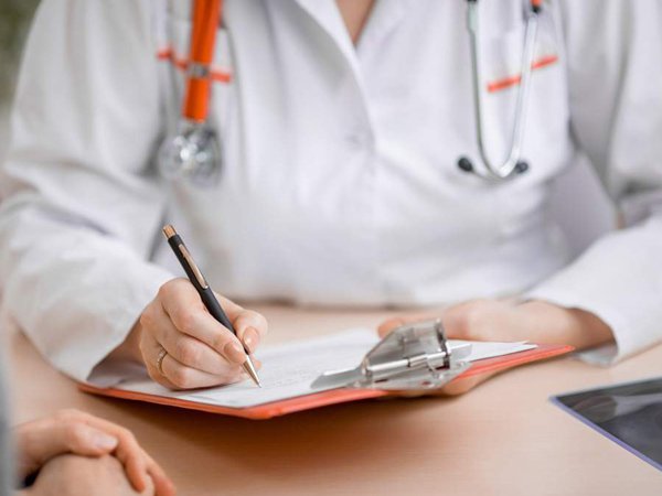 Triệu chứng và cách điều trị ung thư vú